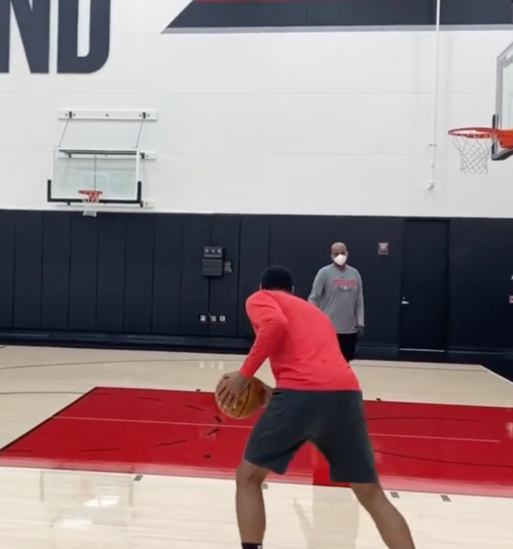 开拓者官方Ins晒麦科勒姆、安东尼和科林斯最新训练视频