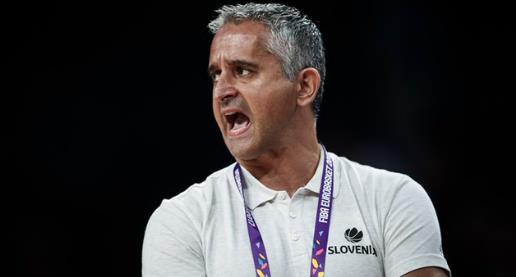 国王首席助教科科什科夫正式签约费内巴切