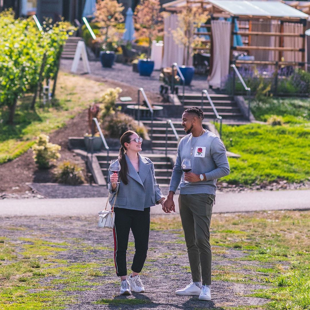 麦科勒姆晒照祝妻子生日快乐：很高兴你活成了期望的样子