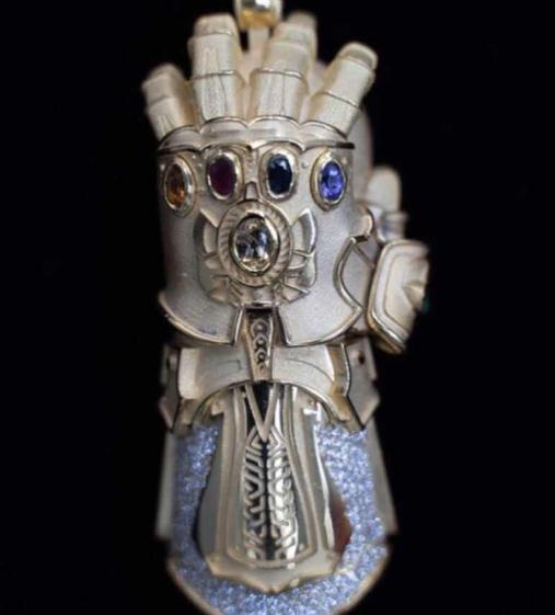 蔡恩-威廉森晒生日礼物：灭霸手套