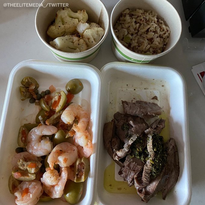 掘金今日晚餐是牛排虾配米饭，还有沙拉与新鲜水果