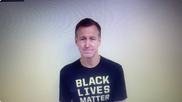 斯托茨身穿印有“黑人的命也是命”字样T恤接受采访