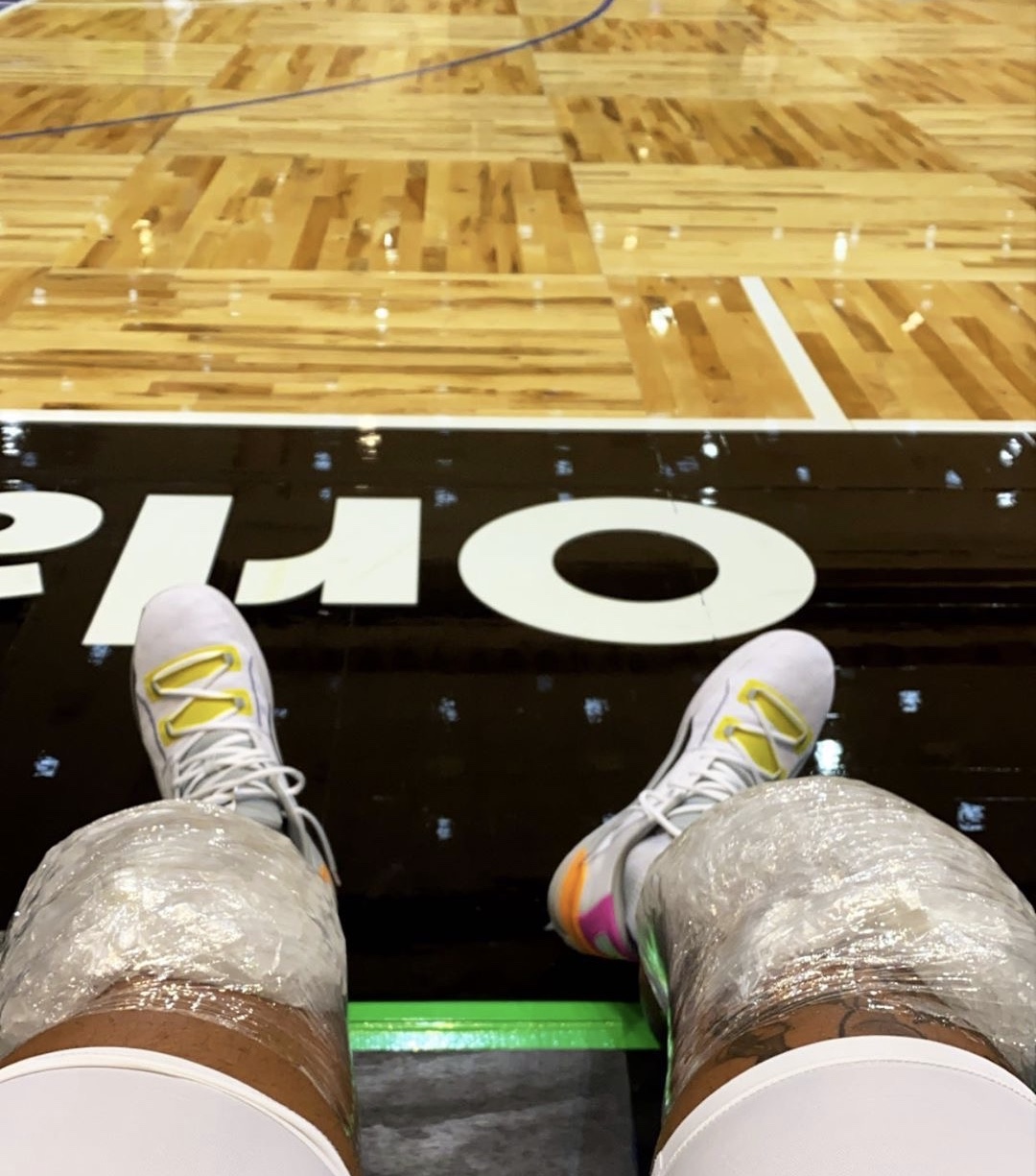 库兹马晒今日训练照，训练过后冰敷双膝