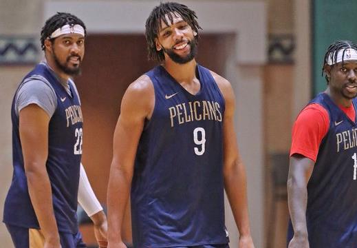 奥卡福和鲍尔出镜！鹈鹕晒球员训练照：又近了一天