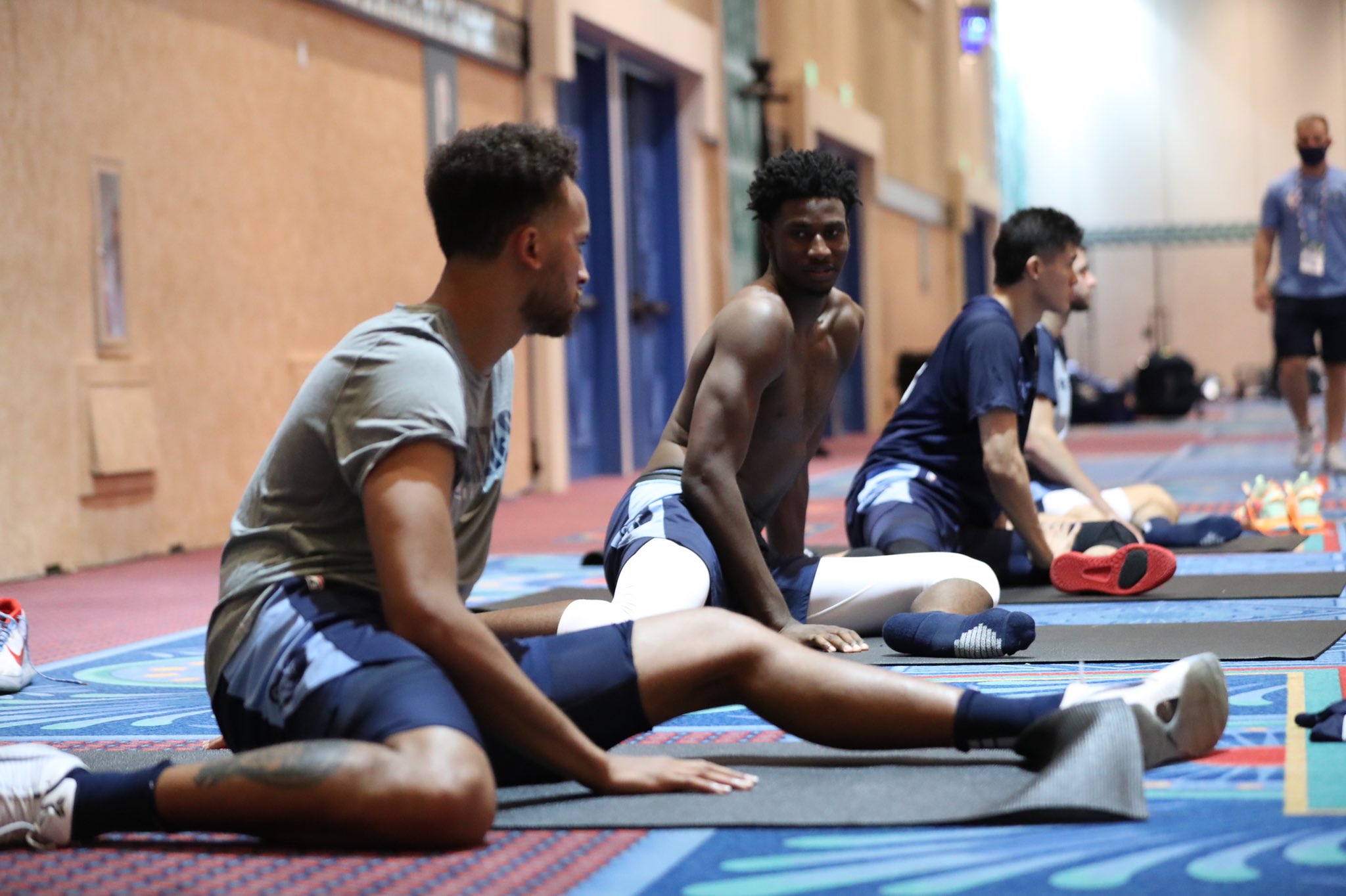 精神小伙！灰熊官推晒出众球员今日训练照