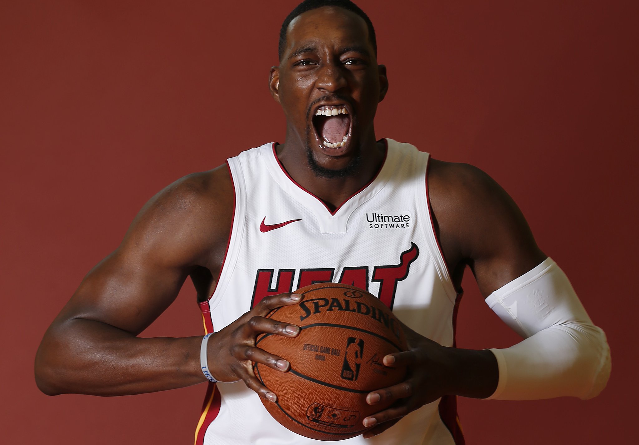 NBA官推祝热火前锋阿德巴约23岁生日快乐