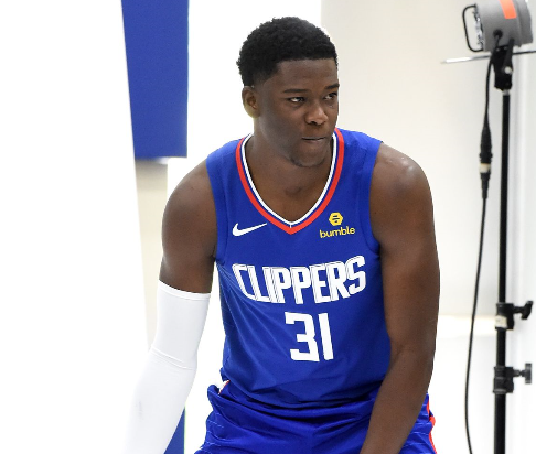 前NBA球员安吉尔-德尔加多签约西班牙俱乐部埃斯蒂特斯