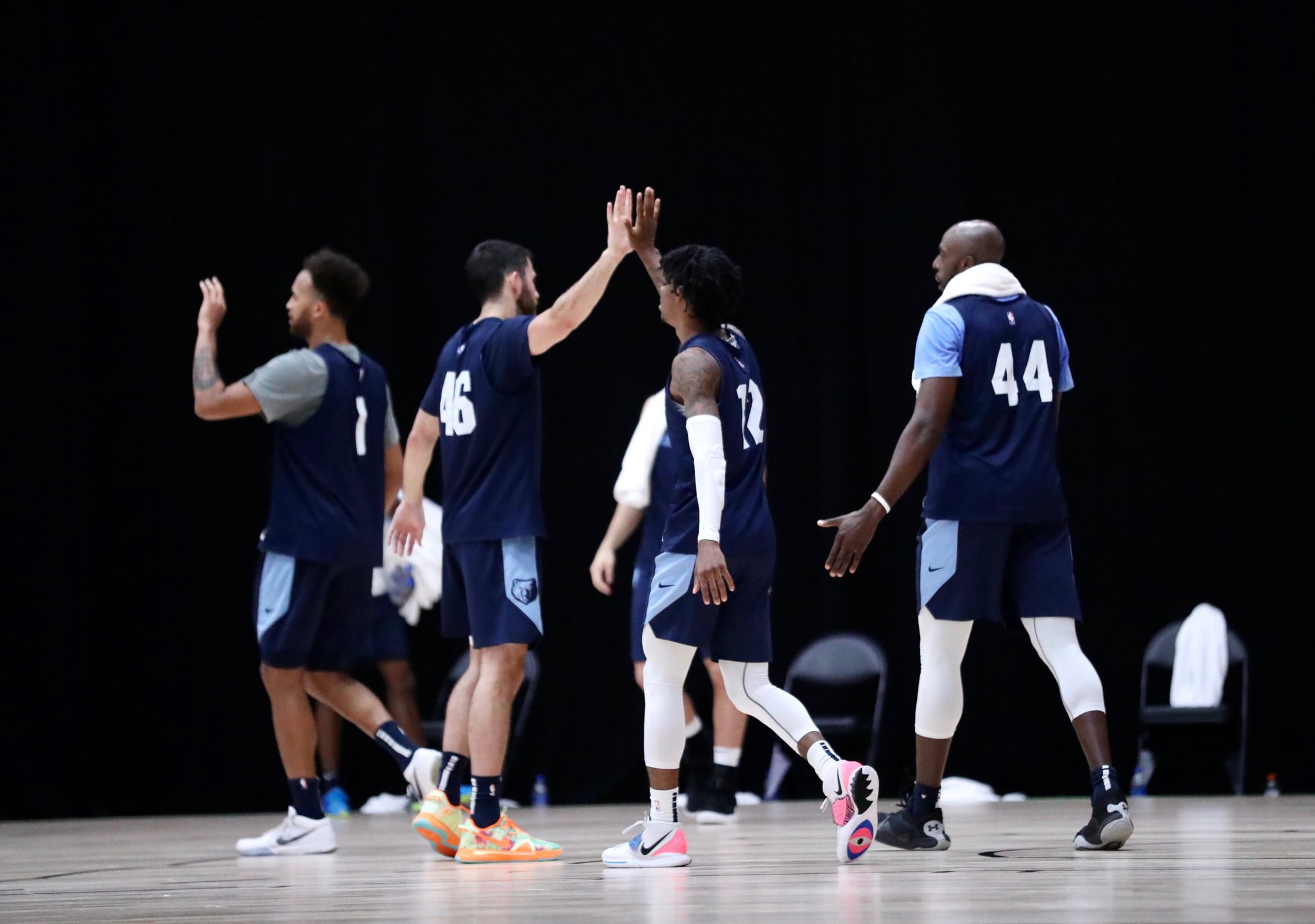 努力备战！灰熊官推晒出球队今日合练图集