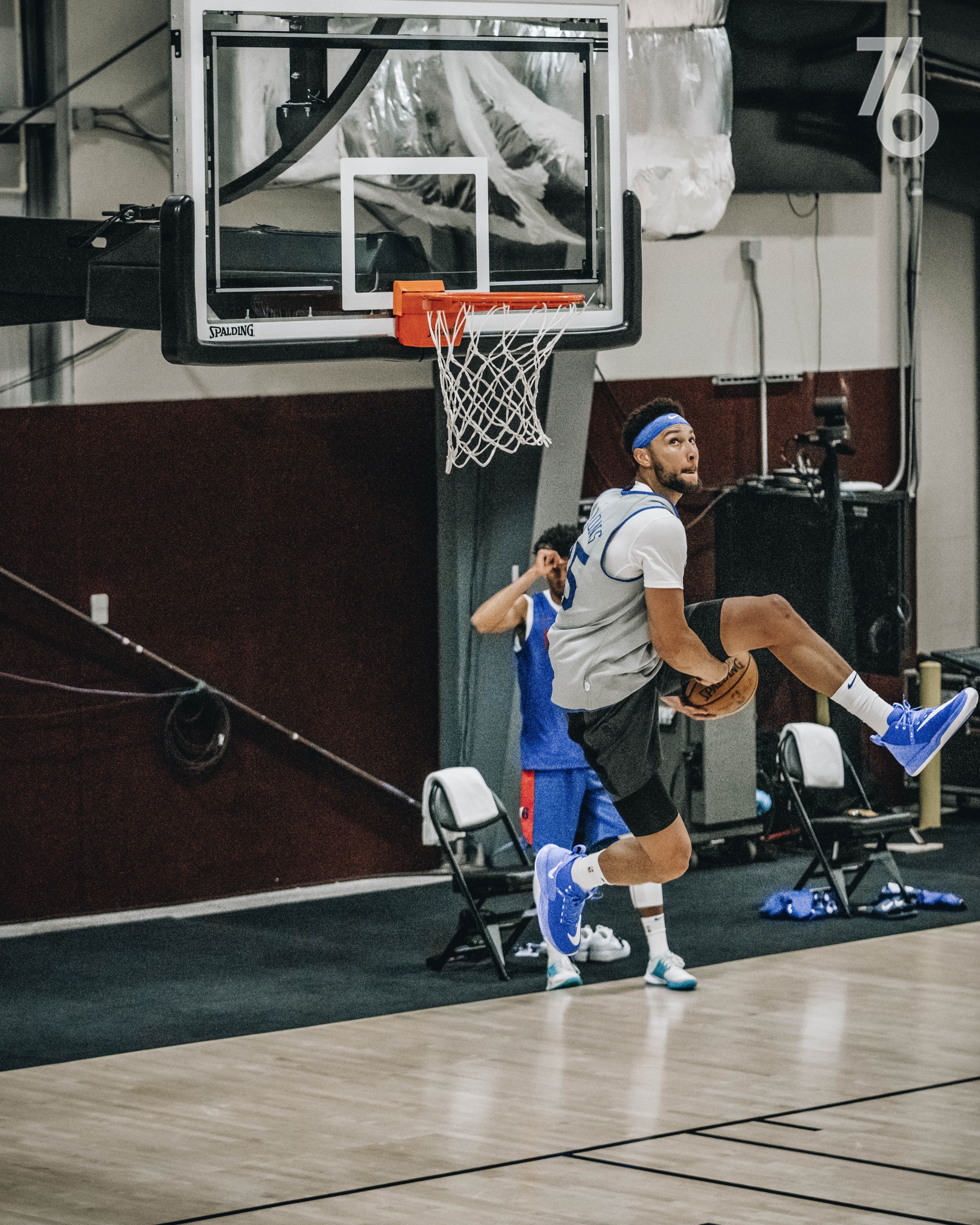 76人官方晒出球队今日训练照：还有12天了