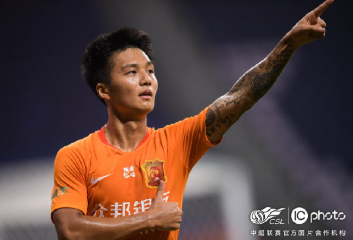 GIF：状态火热！刘云接埃弗拉回传破门，卓尔2-0黄海
