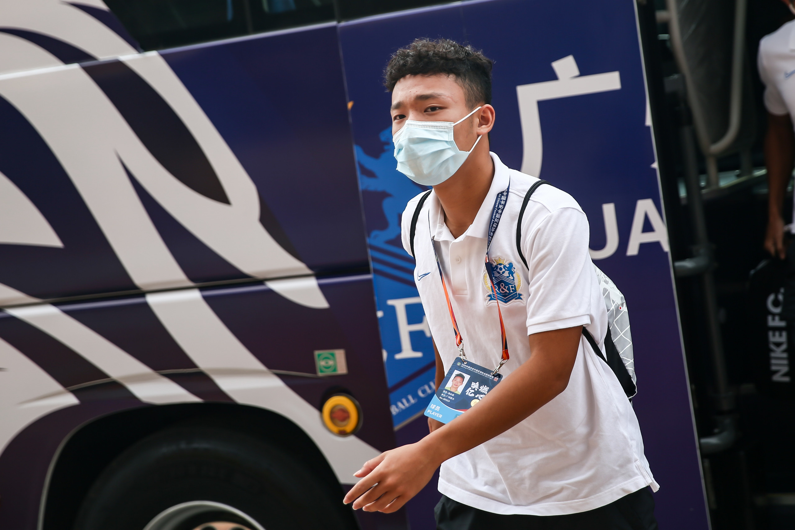 富力小将温永骏登场，成首位登上<a href=