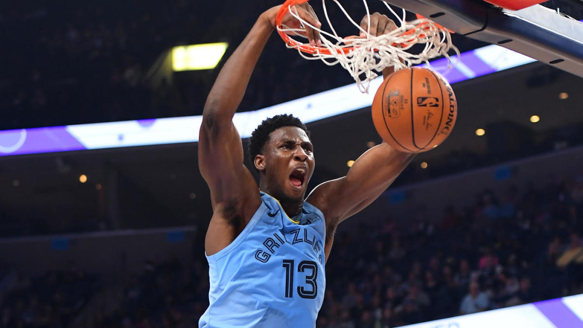 灰熊询问小贾伦-杰克逊在园区有何需求，后者索要按摩椅