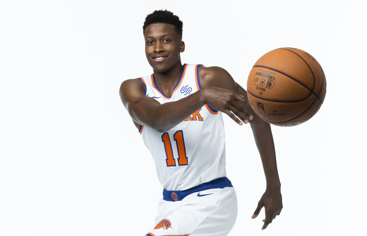 NBA官方推特祝尼克斯球员弗朗克-尼利基纳22岁生日快乐