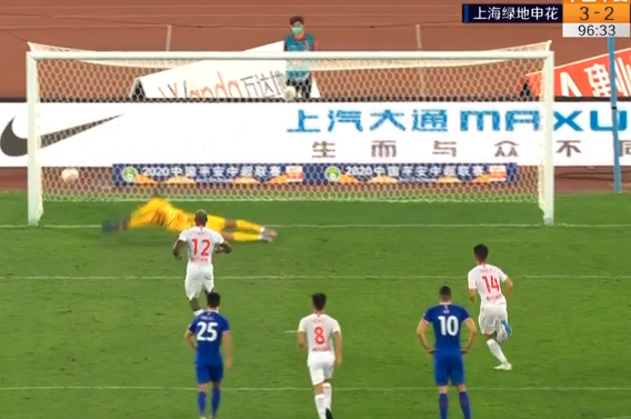 GIF：戴伟浚造点马里主罚命中！申花3-2深足