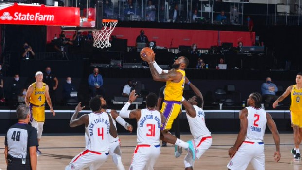 詹姆斯拿到生涯第890场10分5篮板5助攻 NBA史上最多