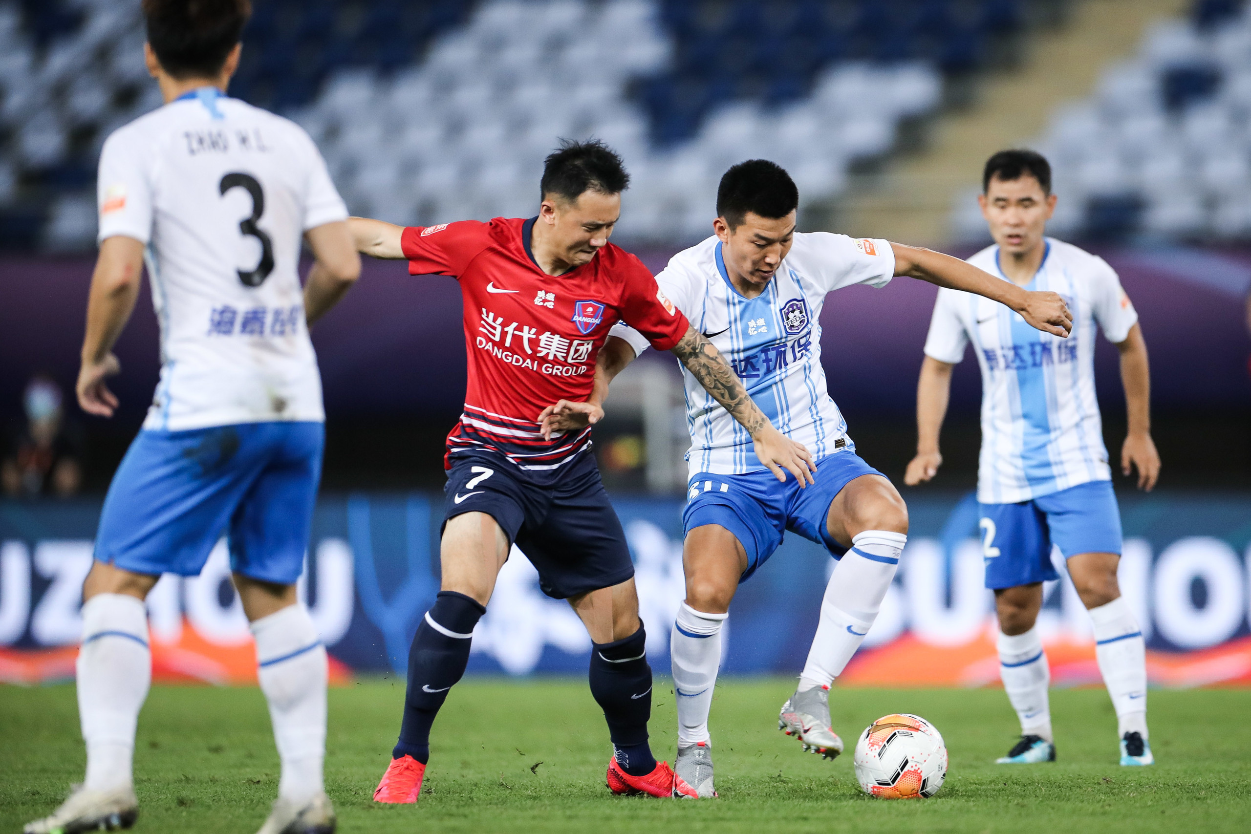 荣昊绝平元敏诚染红，全华班重庆2-2平泰达憾失首胜