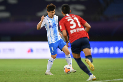 GIF：妙啊！赵宏略插上不停球抽射破门，重庆1-1泰达