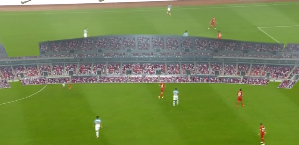 GIF：出bug了，看台球迷特效现身球场中央