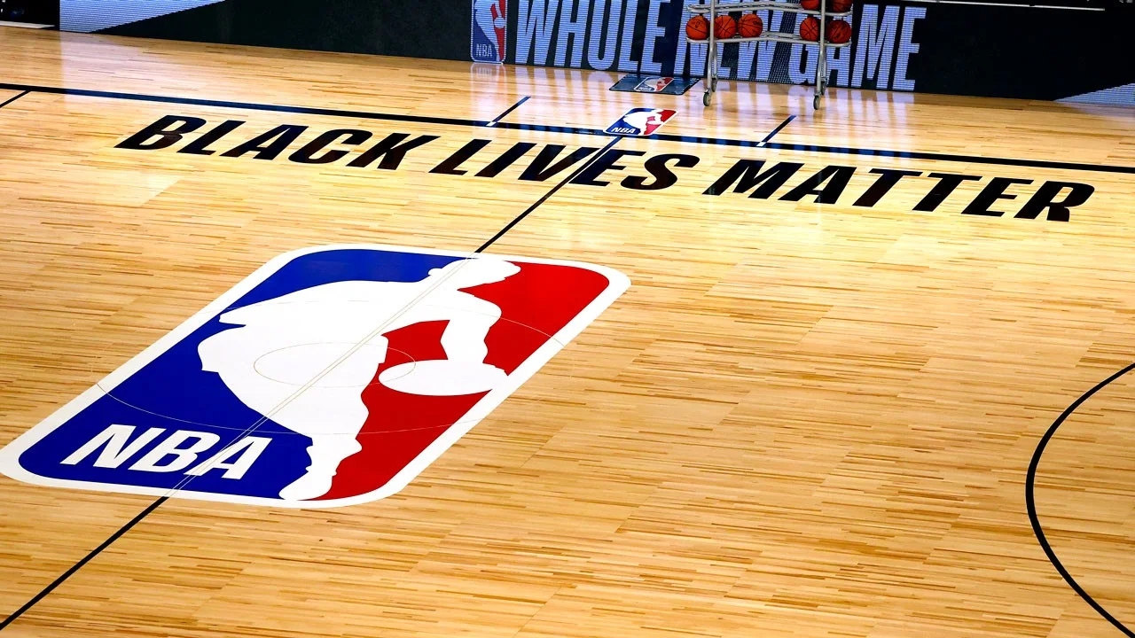 詹姆斯谈NBA捐助黑人社区3亿美元：这意味良多