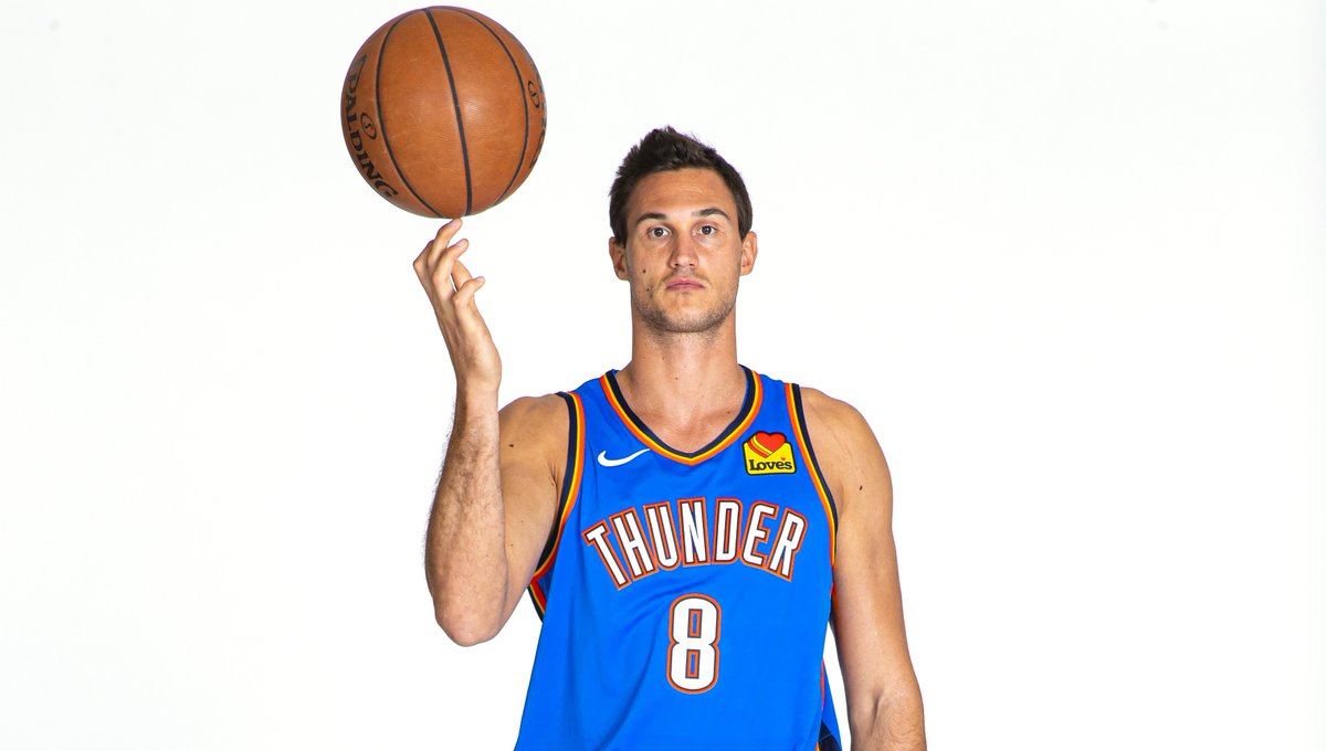 NBA官方推特祝雷霆球员达尼罗-加里纳利32岁生日快乐