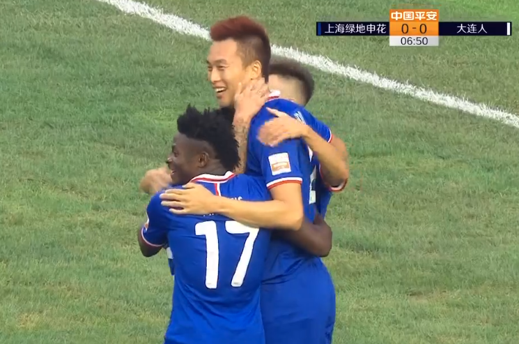 GIF:沙拉维射门中柱,金信煜补射得分,申花1-0大连人