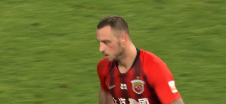 GIF：其人之道还治其人之身！阿瑙头球破门，上港1-1卓尔