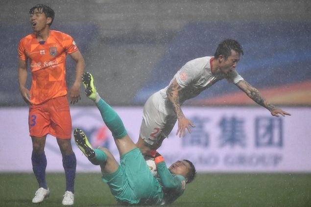 半场：佩莱破门主裁多次争议判罚，鲁能1-0深圳