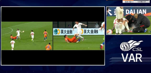 GIF：郭田雨飞铲姜至鹏染黄，裁判观看VAR后未出示红牌