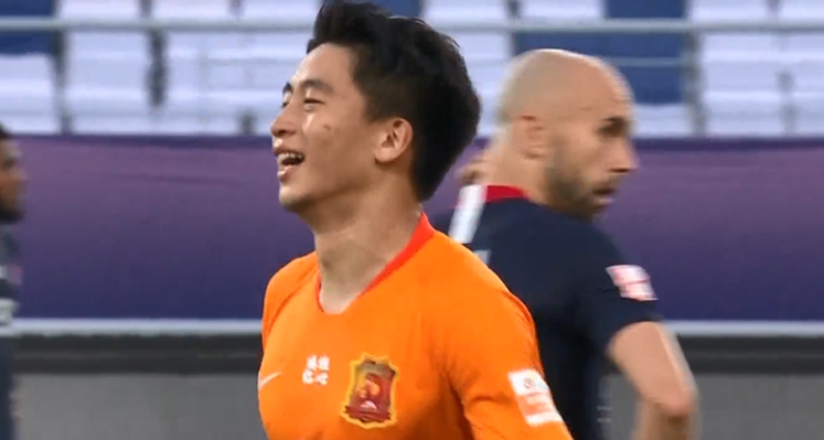 GIF：胡靖航冷静推射破门，卓尔1-0重庆