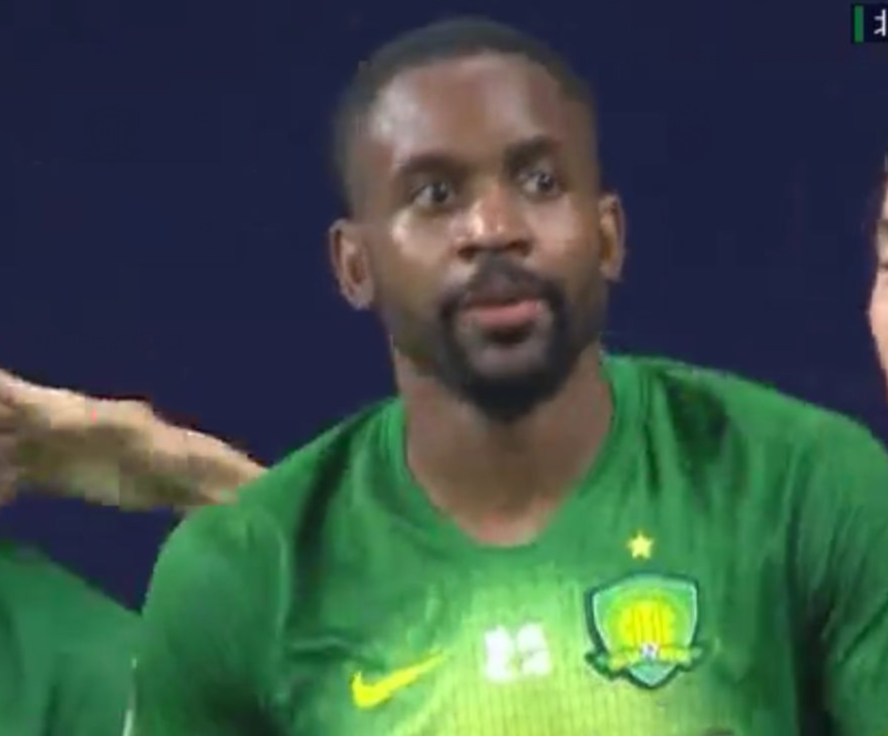 GIF：要进球，不快乐！巴坎布接王刚横传破门得分
