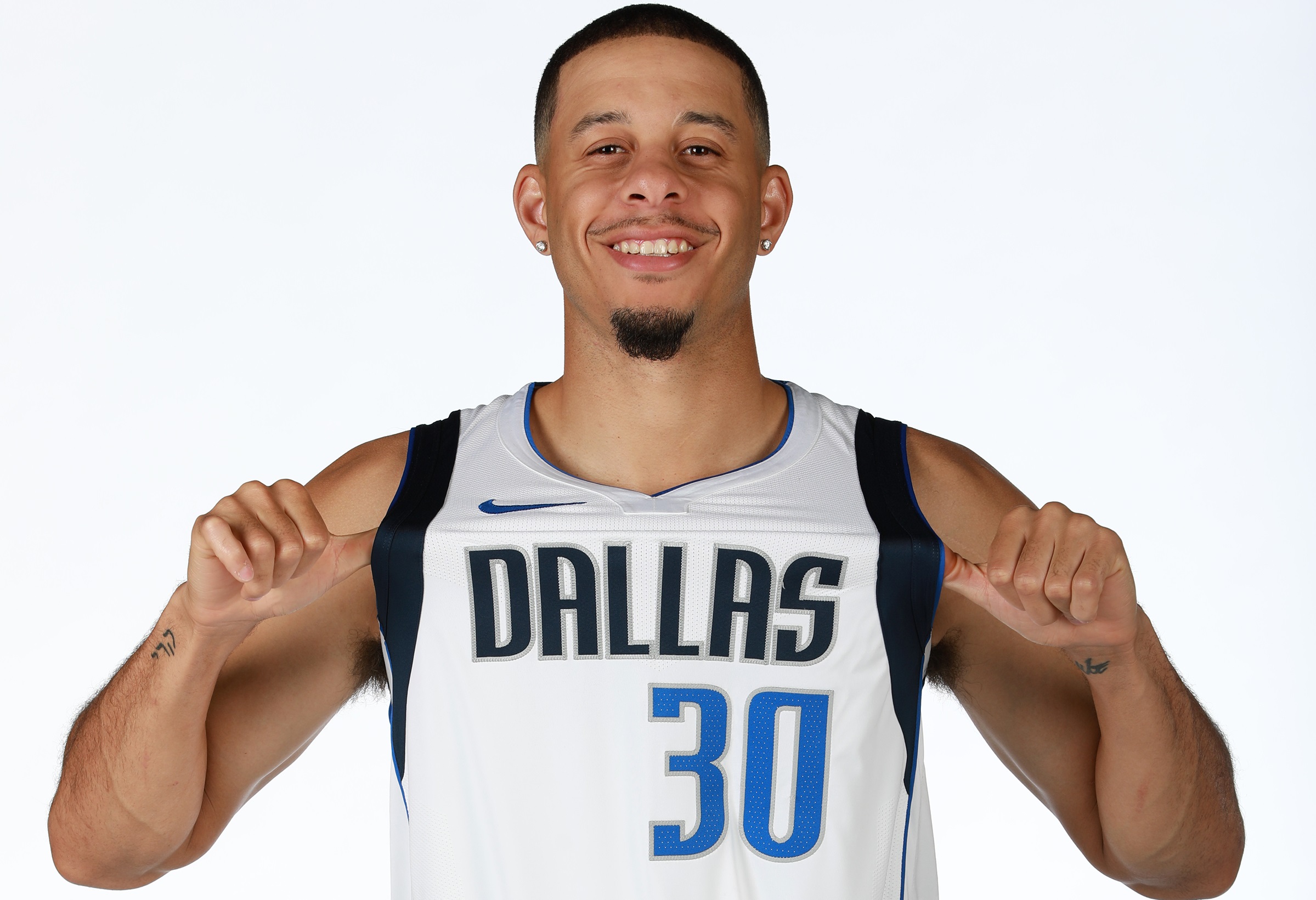 NBA官推祝独行侠后卫塞思-库里30岁生日快乐
