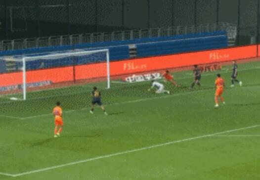 GIF：他尽力了！韩佳奇扑出莫伊塞斯捅射