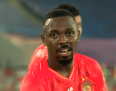 GIF：连追两球！费南多头球破门追平比分，大连人2-2恒大