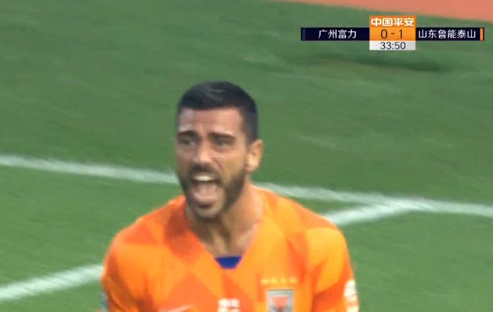 GIF：再下一城！佩莱泰山压顶暴力头球入网，富力0-2鲁能