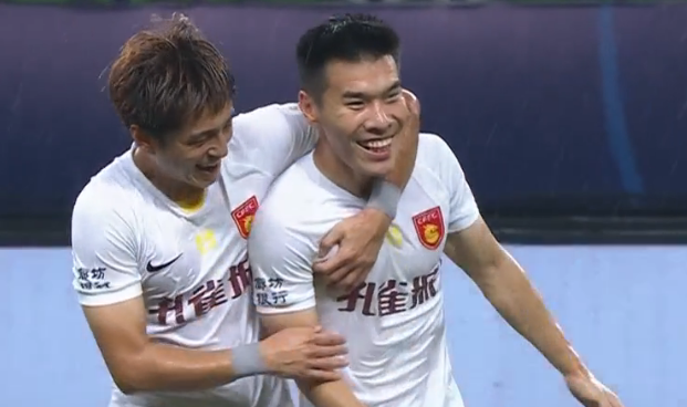 GIF：王秋明劲射两次折射后偏转破门！华夏幸福1-0黄海