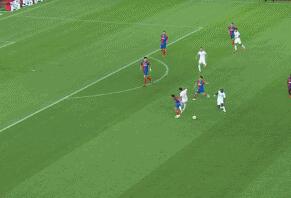 GIF：写意！卓尔踢墙配合埃弗拉穿裆破门，黄海0-3卓尔