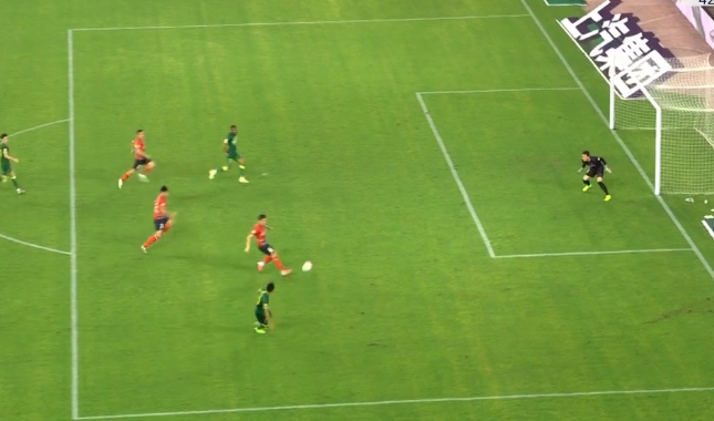 GIF：巴坎布进球被判无效后改判有效，国安2-0重庆