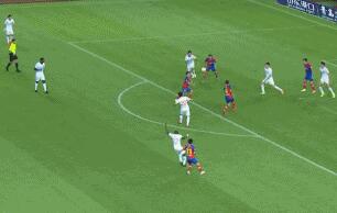 GIF：高翔破门被判无效，王栋手球在先