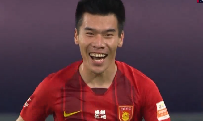 GIF：小保利尼奥中柱王秋明补射！华夏幸福1-0上港
