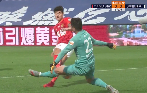 GIF：徐新精妙斜塞，杨立瑜准单刀被国威扑出