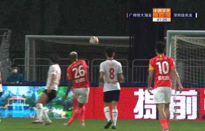 GIF：塔利斯卡左脚精准发炮，国威飞身救险