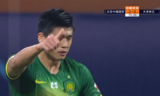GIF：快乐也会传染？张玉宁近距离推射打飞错失良机