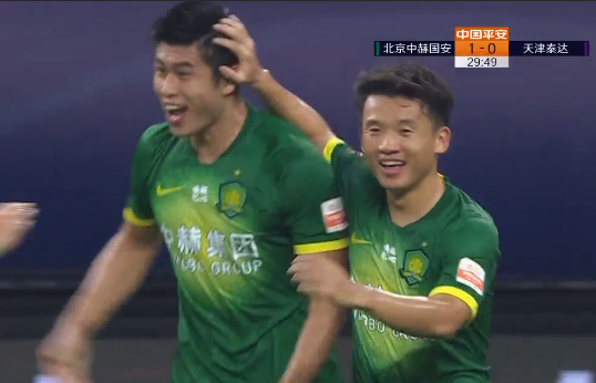 GIF：泰达后防解围失误，张玉宁禁区内扫射首开纪录