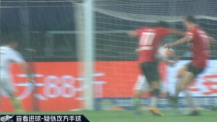 GIF：吕文君助攻，阿瑙托维奇推射破僵！上港1-0黄海