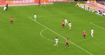GIF：大摩托一条龙助攻梅泽耶夫斯基破门，重庆3-1华夏
