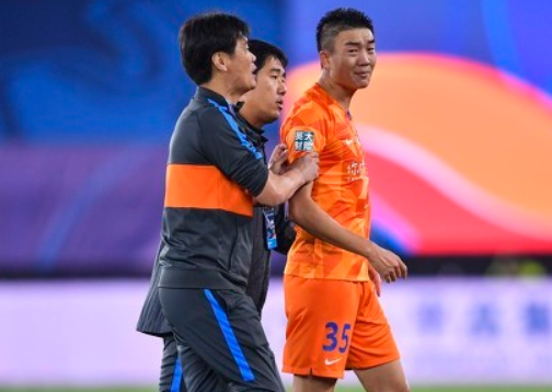 GIF：东戴琳重现江湖！戴琳飞铲梅方被红牌罚下