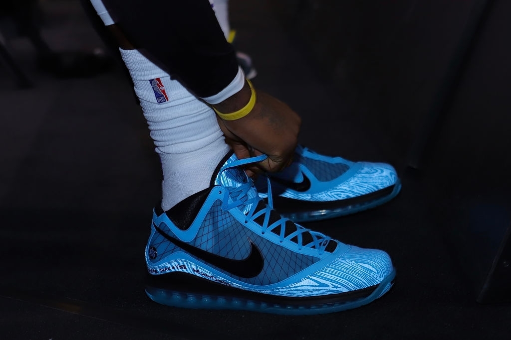 今日球鞋：詹姆斯上脚LeBron7，塔克上脚AJ35