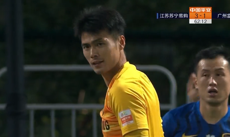 GIF：首秀不顺，宋文杰近距离破门良机被顾超化解