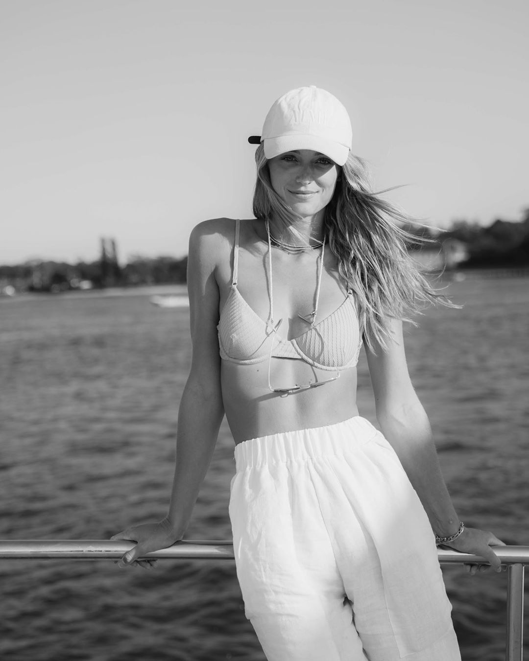 乐福女友晒照：昨晚我一直在看达人秀试镜，凌晨三点才睡