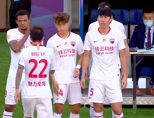 GIF：连换4人拼一拼！深圳佳兆业下半场换上3名外援